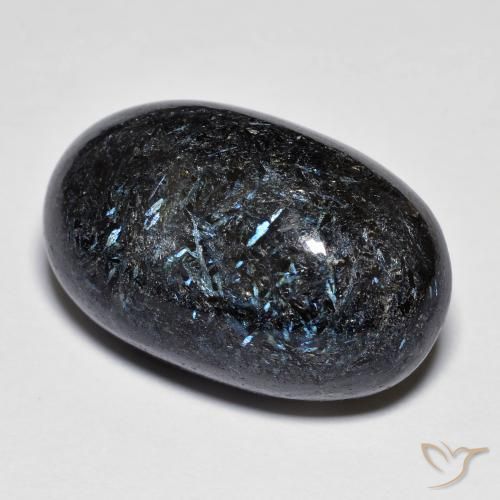 28.08ct Natural Preto com brilho azul Nuummite, oval, Opaco