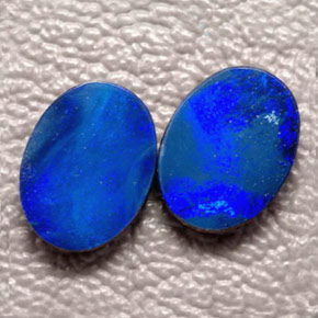 Pedras preciosas de dupleto de opala multicolorido natural de  ct, corte oval, opaco