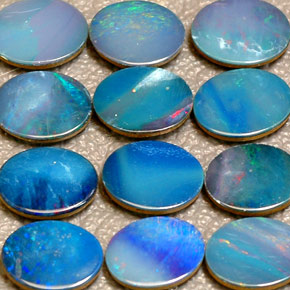 Pedras preciosas de dupleto de opala multicolorido natural de  ct, corte oval, opaco