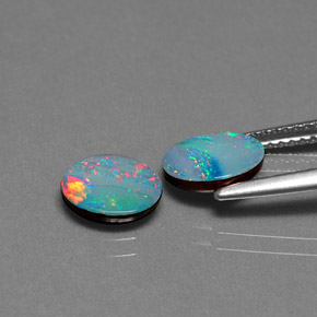 Pedras preciosas de dupleto de opala multicolorido natural de  ct, corte oval, opaco