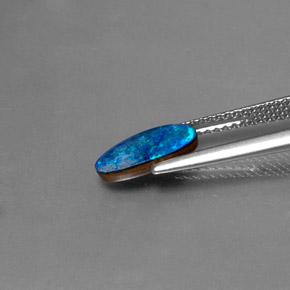 Dupleto de opala multicolorido natural 0,97ct, forma extravagante, opaco