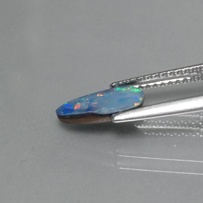 Dupleto de opala multicolorido natural 0,74ct, forma extravagante, opaco