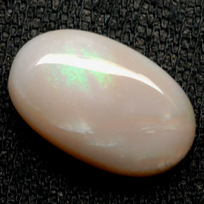 Opala multicolorido natural 5,51ct, corte oval, opaco