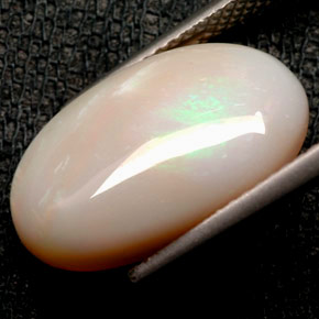 Opala multicolorido natural 5,51ct, corte oval, opaco
