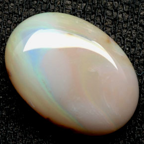 Opala multicolorido natural 6,24ct, corte oval, opaco
