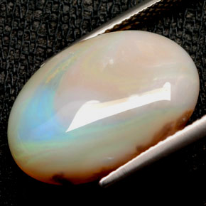 Opala multicolorido natural 6,24ct, corte oval, opaco