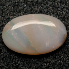 Opala multicolorido natural 2,46ct, corte oval, opaco