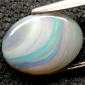 Opala multicolorido natural 1,32ct, corte oval, opaco