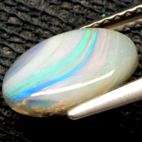 Opala multicolorido natural 1,32ct, corte oval, opaco