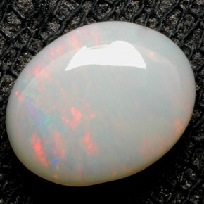 Opala multicolorido natural 0,94ct, corte oval, opaco