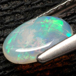 Opala multicolorido natural 0,36ct, corte oval, opaco