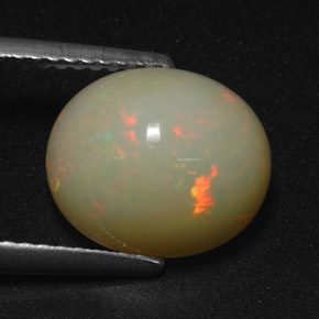 Opala multicolorido natural 2,99ct, corte oval, translúcido