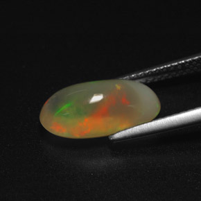 Opala multicolorido natural 2,78ct, corte oval, translúcido