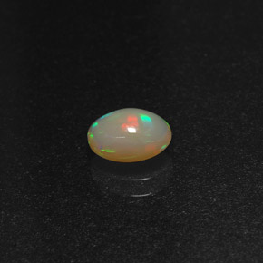 Opala multicolorido natural 0,58ct, corte oval, translúcido