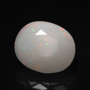 Opala multicolorido natural 3,14ct, corte oval, translúcido
