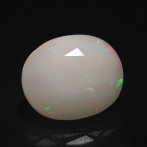 Opala multicolorido natural 3,14ct, corte oval, translúcido