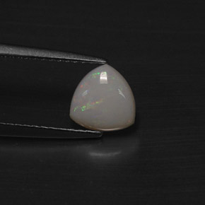 Opala multicolorido natural 0,60ct, trillion, translúcido