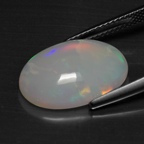 Opala multicolorido natural 5,49ct, corte oval, opaco