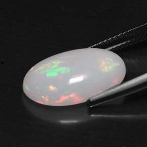 Opala multicolorido natural 5,49ct, corte oval, opaco