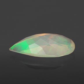 Opala multicolorido natural 2,73ct, formato de pêra, transparente