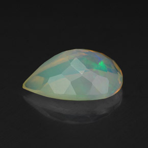 Opala multicolorido natural 1,93ct, formato de pêra, transparente
