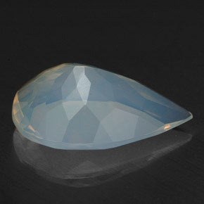 Opala multicolorido natural 2,61ct, formato de pêra, transparente