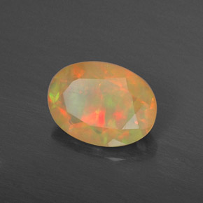 Opala multicolorido natural 0,87ct, corte oval, translúcido