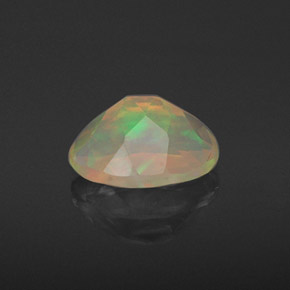 Opala multicolorido natural 0,93ct, corte oval, translúcido