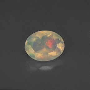 Opala multicolorido natural 0,77ct, corte oval, transparente
