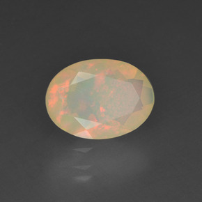 Opala multicolorido natural 0,78ct, corte oval, translúcido