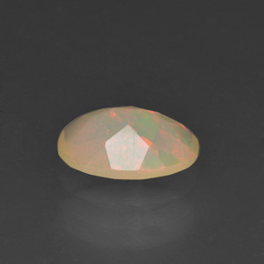 Opala multicolorido natural 0,78ct, corte oval, translúcido