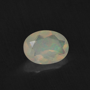 Opala multicolorido natural 0,65ct, corte oval, transparente