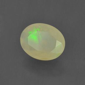 Opala multicolorido natural 0,93ct, corte oval, translúcido