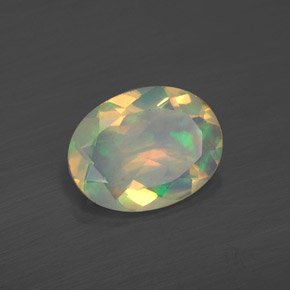 Opala multicolorido natural 0,86ct, corte oval, transparente