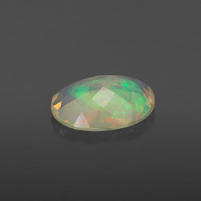 Opala multicolorido natural 0,86ct, corte oval, transparente
