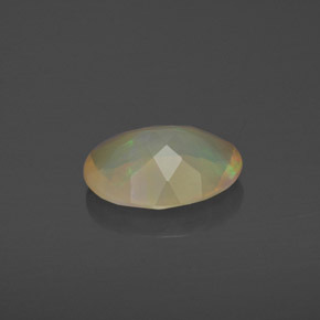 Opala multicolorido natural 1,17ct, corte oval, translúcido