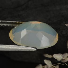 Opala multicolorido natural 2,25ct, corte oval, transparente