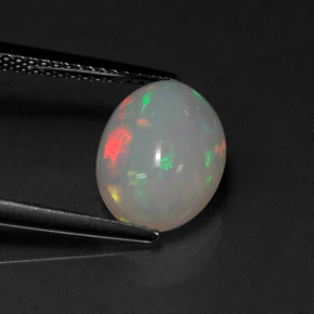 Opala multicolorido natural 2,24ct, corte oval, translúcido