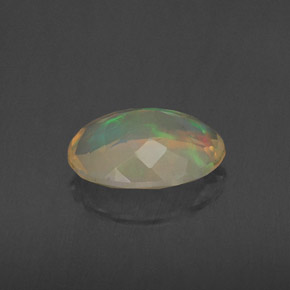 Opala multicolorido natural 1,34ct, corte oval, transparente
