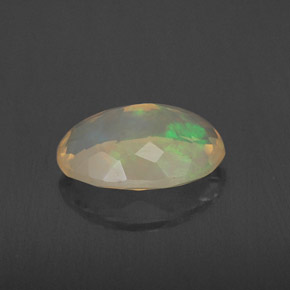 Opala multicolorido natural 1,72ct, corte oval, transparente