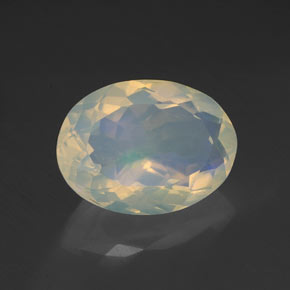 Opala multicolorido natural 2,58ct, corte oval, transparente