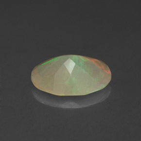 Opala multicolorido natural 1,14ct, corte oval, translúcido
