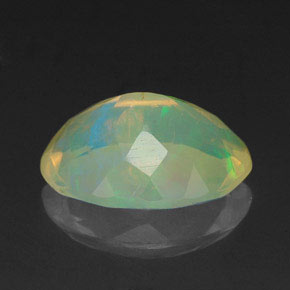 Opala multicolorido natural 1,67ct, corte oval, transparente