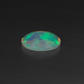 Opala multicolorido natural 0,44ct, corte oval, transparente