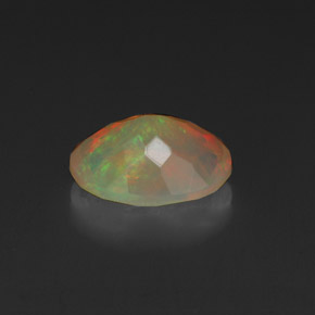 Opala multicolorido natural 0,99ct, corte oval, transparente