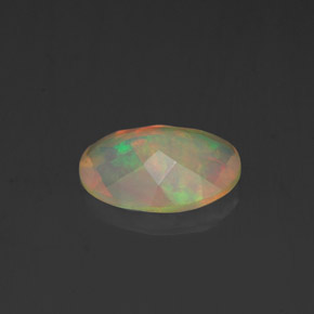 Opala multicolorido natural 0,84ct, corte oval, transparente