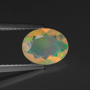 Opala multicolorido natural 0,90ct, corte oval, transparente