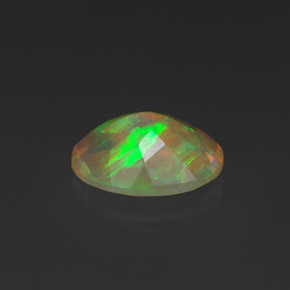 Opala multicolorido natural 0,96ct, corte oval, transparente