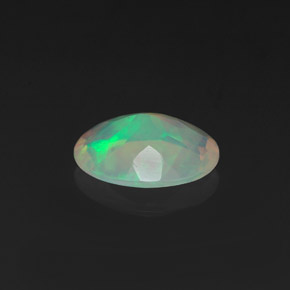 Opala multicolorido natural 0,75ct, corte oval, transparente
