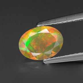 Opala multicolorido natural 0,69ct, corte oval, transparente